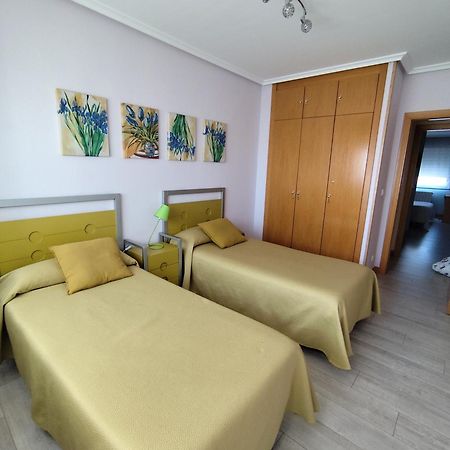 Apartamento De Tres Dormitorios Con Garaje Y Todos Los Servicios Cerca Burgo Exterior foto