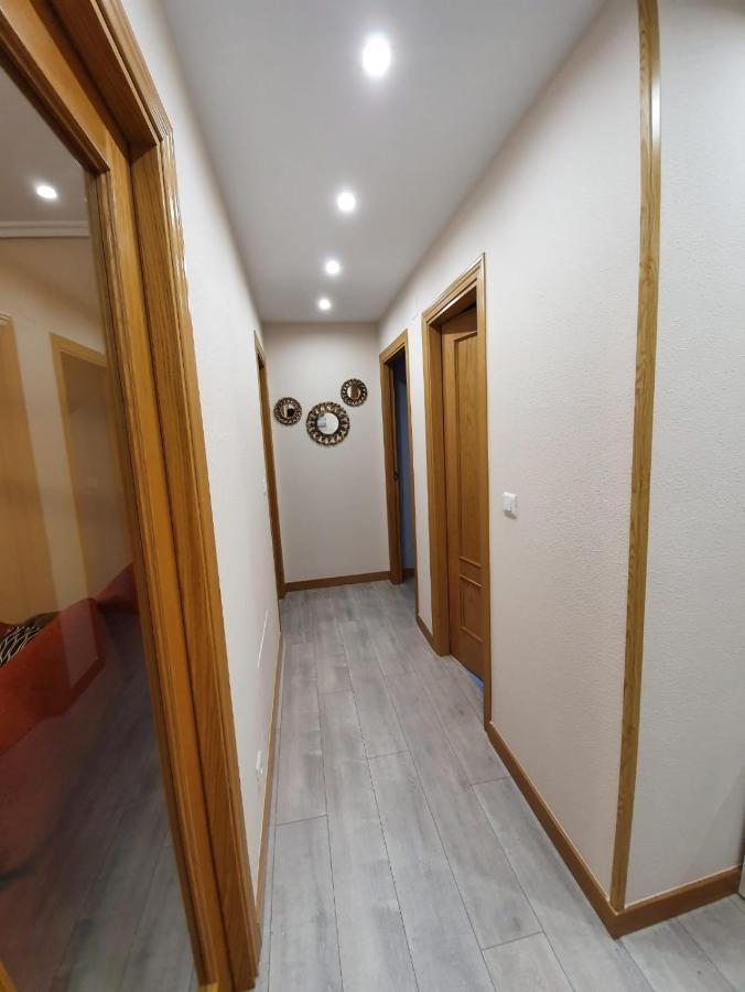 Apartamento De Tres Dormitorios Con Garaje Y Todos Los Servicios Cerca Burgo Exterior foto