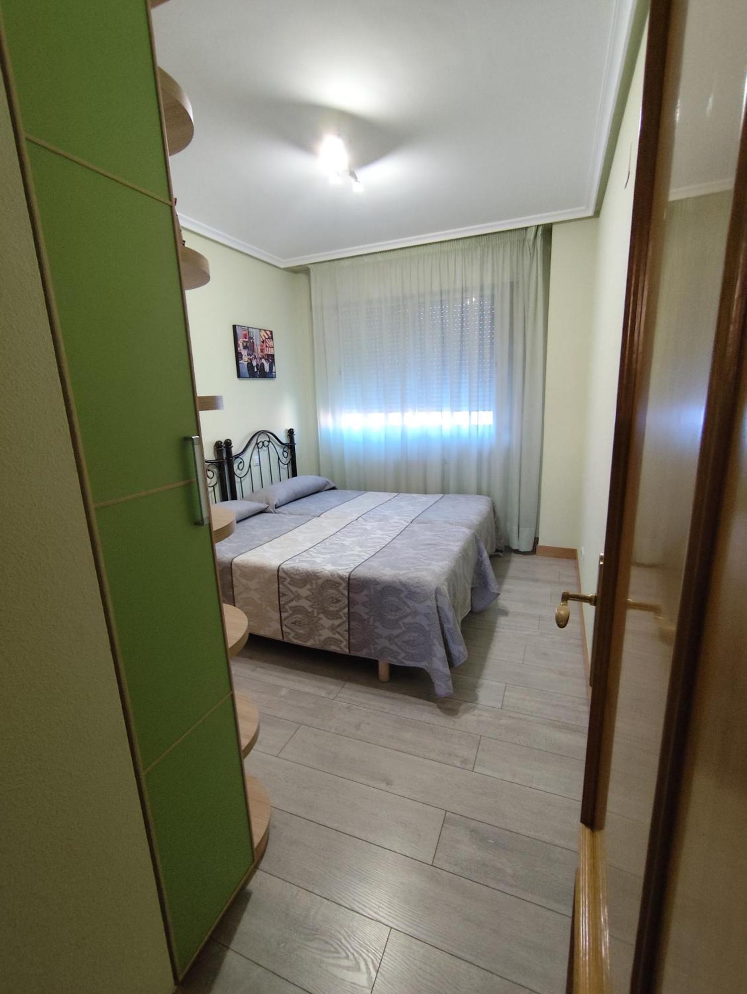 Apartamento De Tres Dormitorios Con Garaje Y Todos Los Servicios Cerca Burgo Exterior foto
